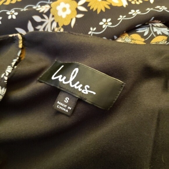 Lulu's Black Floral Longsleeve Ruffle Shift Dress Size Small Chainlink - Picture 8 of 9